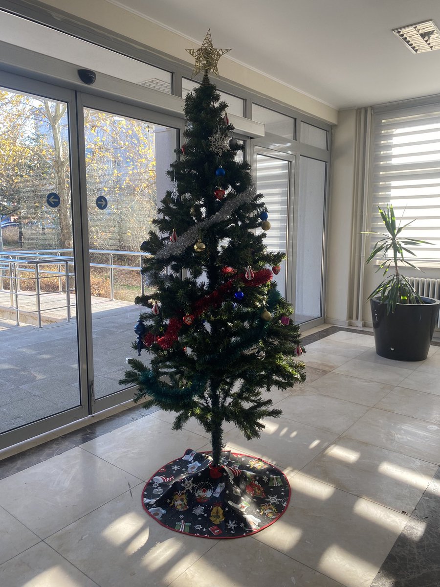 Hacettepe iibf yılbaşı ağacısııııııııı aaaaaaaa çok tatlı 🥹