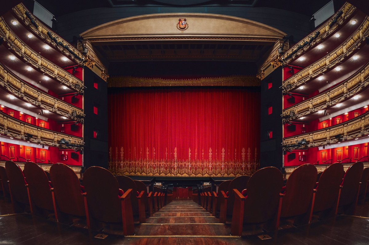 Madrid reinforces its premium image with shopping on the Golden Mile, Michelin-starred gastronomy, and five-star hotels such as the Santo Mauro Hotel or CoolRooms Palacio de Atocha, featuring a rooftop pool 💎 Likewise, cultural experiences like the <a href="/Teatro_Real/">Teatro Real</a> solidify its