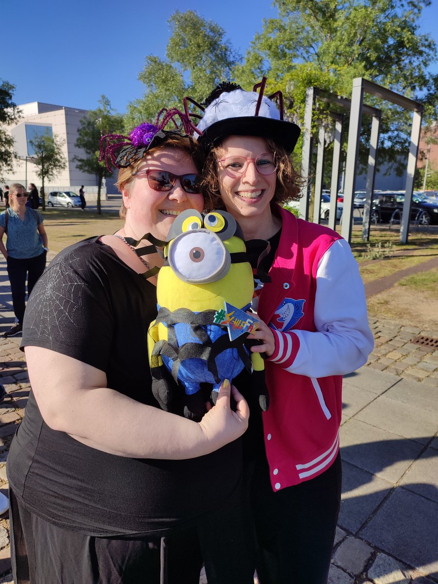 Larissa_W2312's tweet image. Im heutigen #SchleFaZventskalender möchte ich schöne Erinnerungen mit euch teilen, von den zwei großartigen #SchleFaZ Events an denen ich teilnehmen konnte (Berlin '23 &amp;amp; Bremen '24).
Ich bin unendlich dankbar für die tollen Menschen und Freundschaften in dieser Community❤️