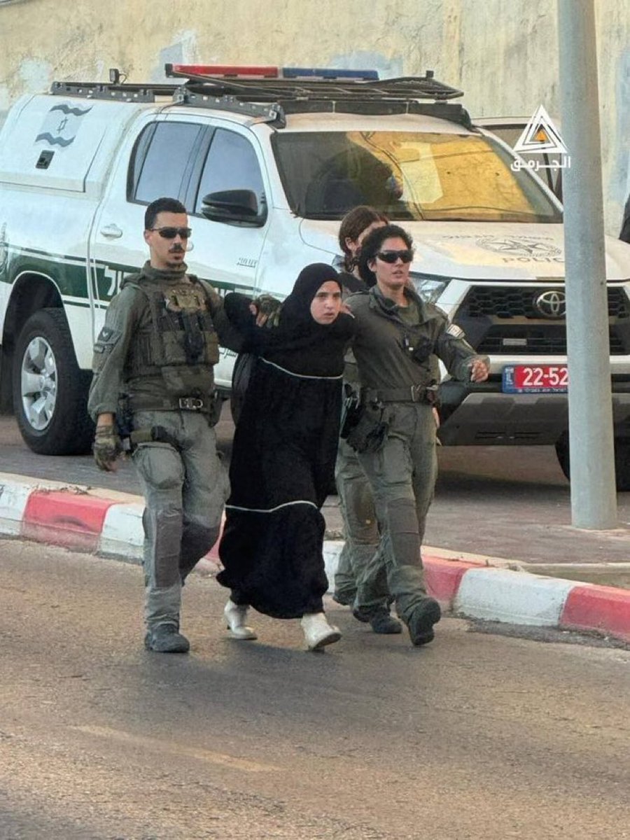 drhossamsamy65's tweet image. ⛔️هكذا يتعامل الجنود مجرمى الحرب لجيش الاحتلال الإسرائيلي ضد السيدات الفلسطينيات‼️