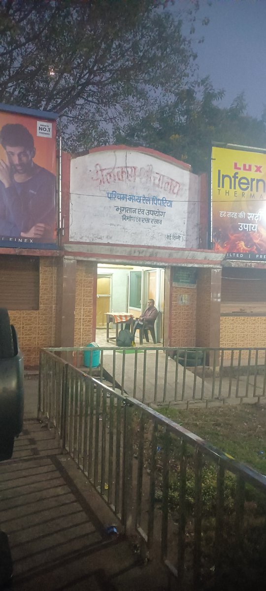 apagrawal92's tweet photo. @RailwaySeva @RailMinIndia @wc_railway  

A person named Anil Sahani is charging ₹10 just for using the washroom (urinals) even though it’s clearly written that it is FREE.
I told him I would complain, but he had no fear and still took money from me twice. https://t.co/ZUpYxBvJui