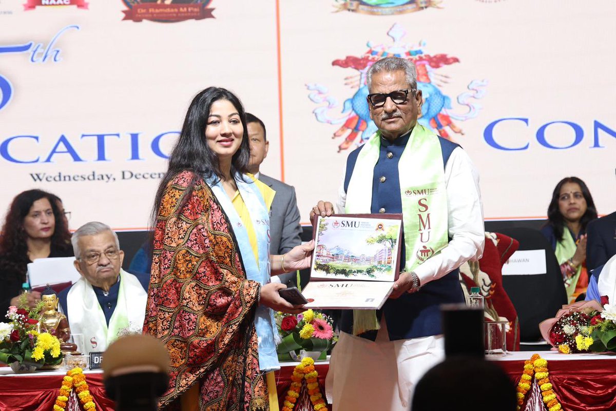OmMathur_Raj's tweet photo. कुलाधिपति के रूप में आज सिक्किम मणिपाल विश्वविद्यालय के २५वें  दीक्षांत समारोह में शामिल हुआ , सभी पदक विजेताओं व स्नातक डिग्री धारक  छात्रों को उज्ज्वल भविष्य के लिए शुभकामना ।
@PMOIndia https://t.co/08lXjckcbk