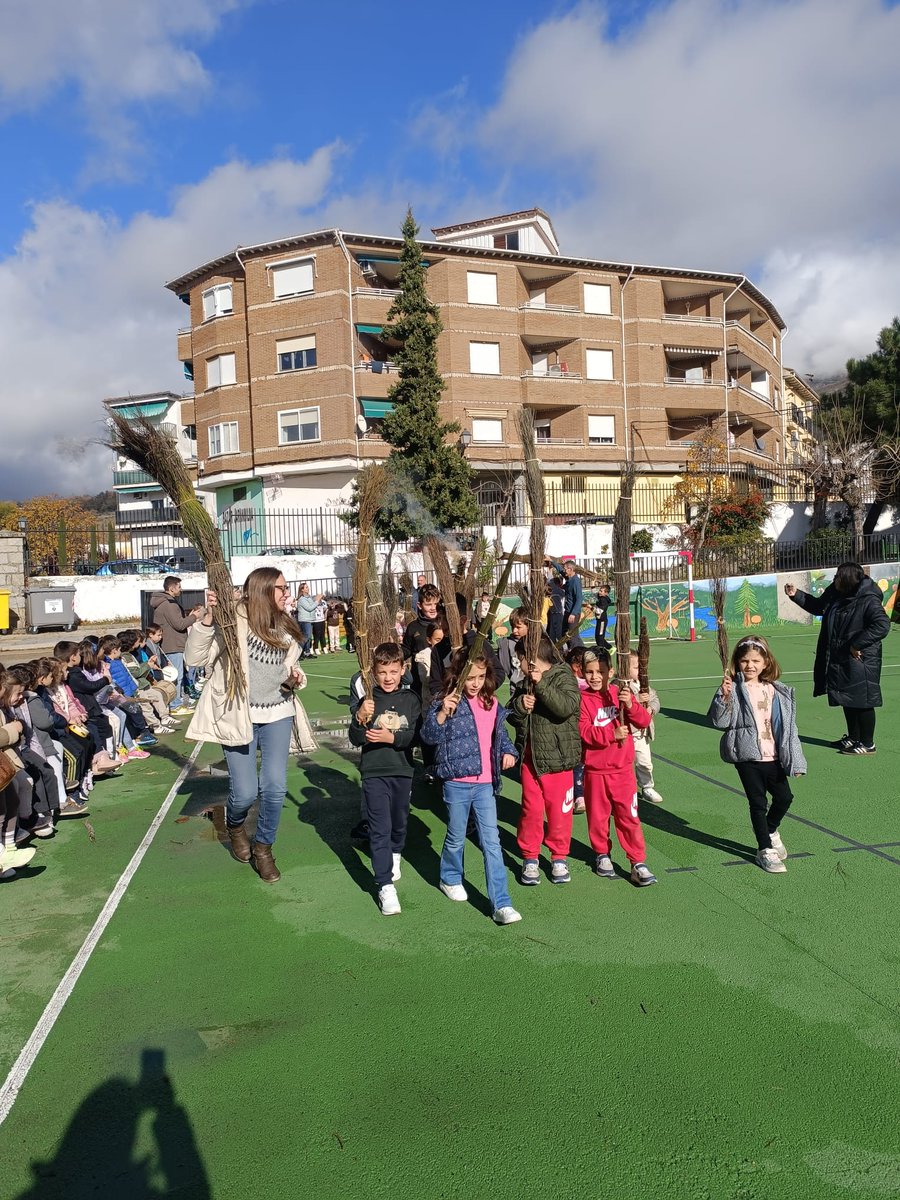 P R O G R A M A C I Ó N  🔥- LOS ESCOBAZOS 2025-🔥

Visita de ayer al Ceip Conquistador Loaysa, Centro Infantil San Manuel y Centro Día Henry Dunant.🥰

#jarandilladelavera
#LosEscobazos

<a href="/Turismo_DipCC/">Turismo Provincia Cáceres</a>
