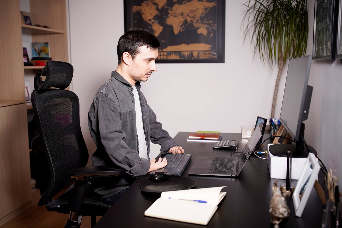 On #IDPWD, meet Filip, a young entrepreneur thriving w/ support from the Self-Employment programme for persons with disabilities. After 4 years of growing his IT firm, his journey proves that inclusion fuels innovation &amp; success. Read the full story here: shorturl.at/rQiMK#thisabil…