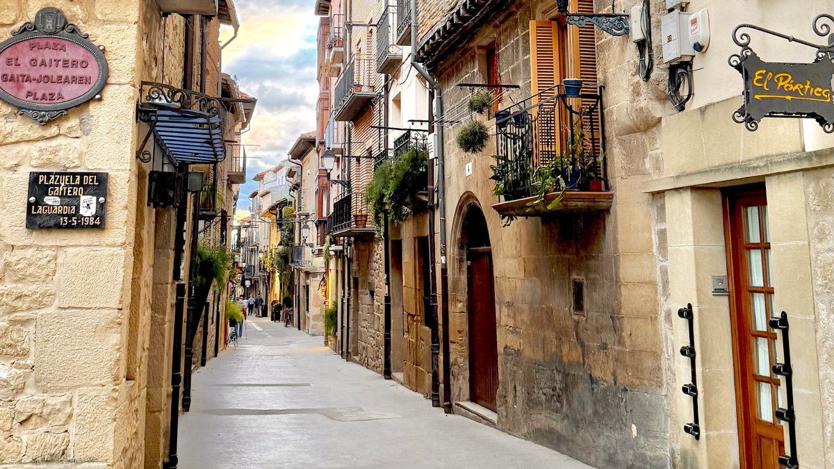 Pese a las formas del alcalde, desde el PP seguimos trabajando por #Laguardia, pero no a cualquier precio.

Al presupuesto 2026: 
👉🏼 Ayudas para jóvenes. Reformar vivienda
👉🏼 Sí a la Plaza de Toros
👉🏼 Centro de día para mayores 
👉🏼 Más de 200.000 € en rehabilitación de caminos