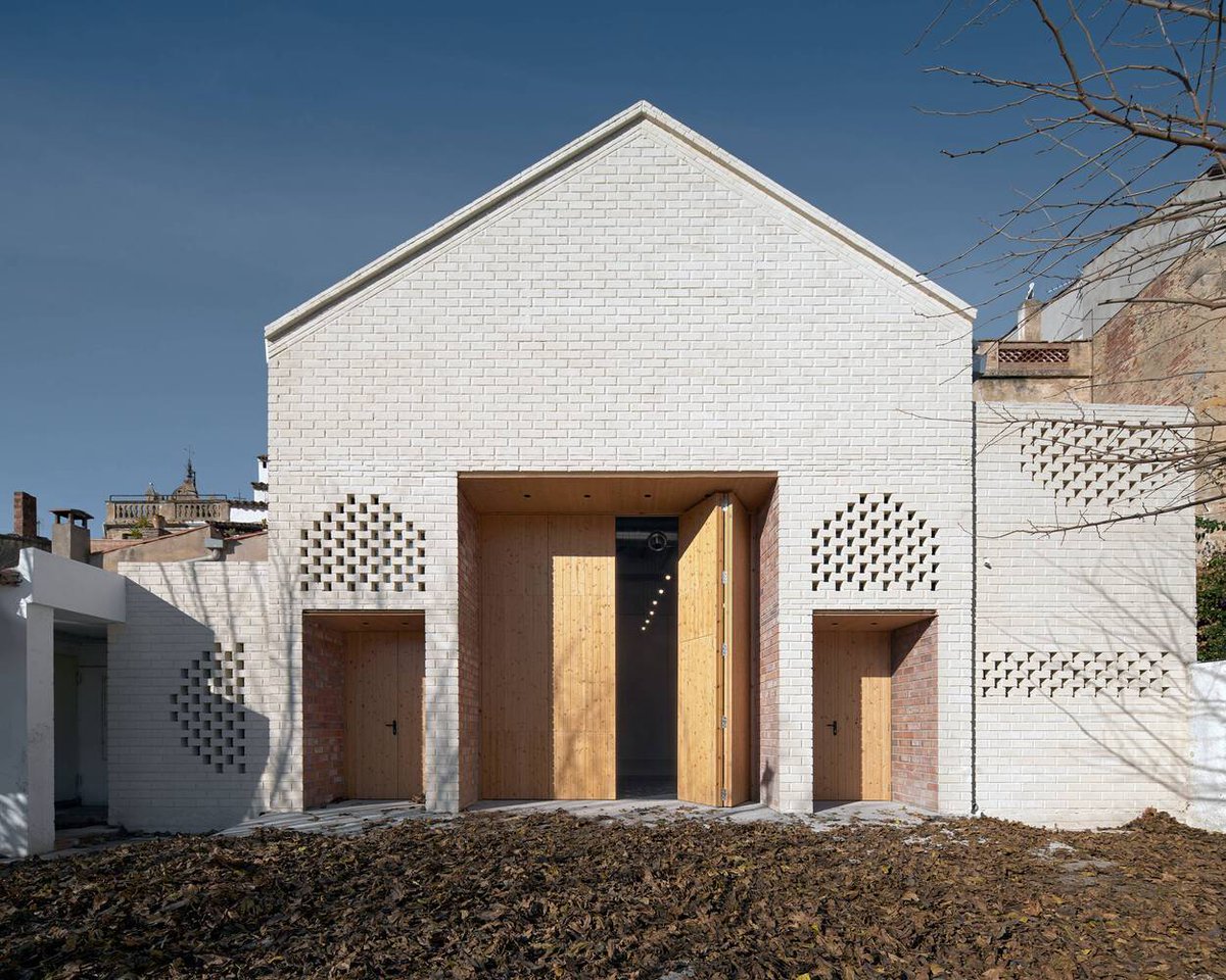 Cercle Calongí Cultural Center by Anna Prats Joan Valls

#adaptivereuse #architects #design #architecture #illustrarch