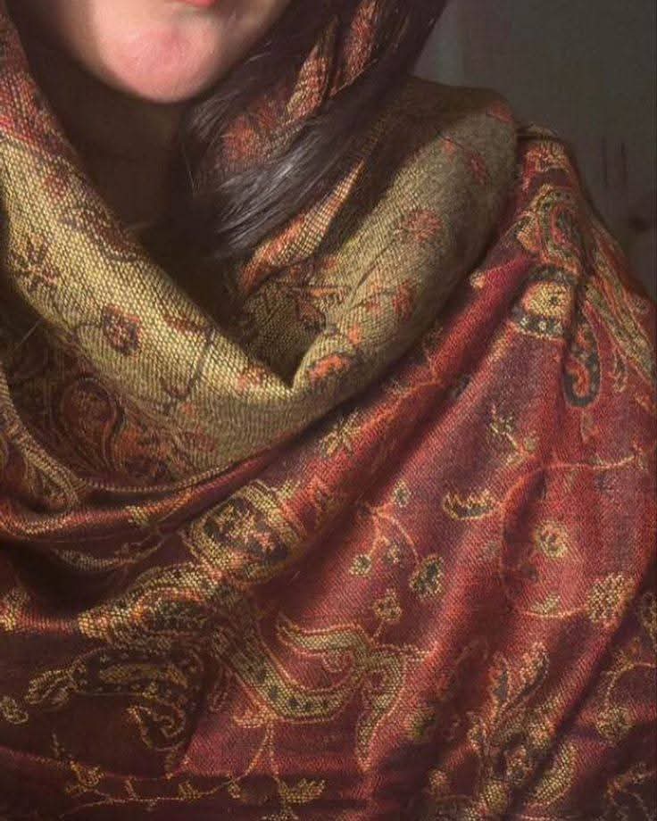Bluesap26's tweet image. in the era of expensive gifts, buy your girl a pashmina shawl ♥️