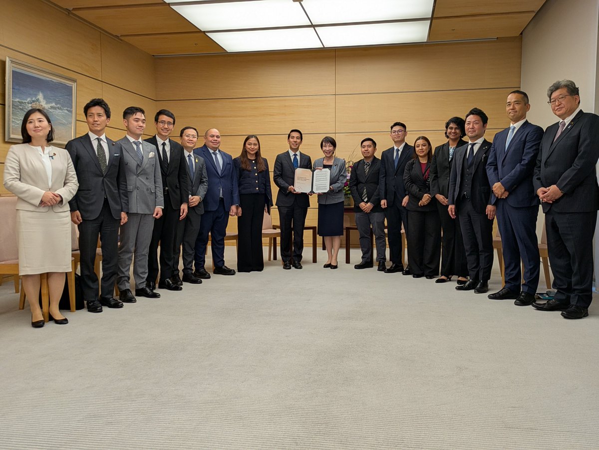 今日は午前から午後にかけて参議院本会議に出席し、与野党8議員の皆様