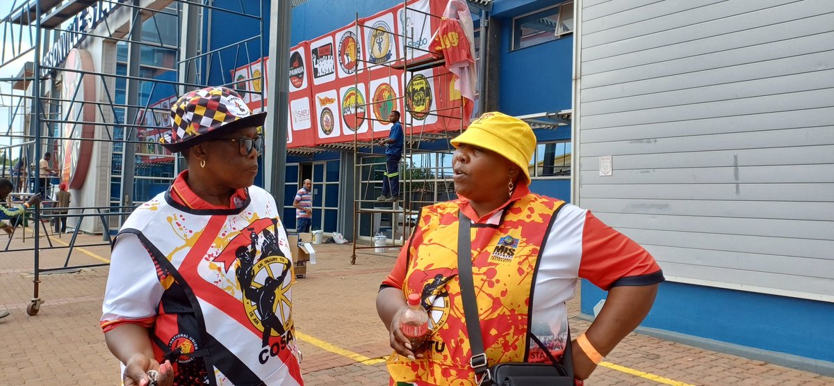 _cosatu's tweet image. #COSATU leaders are engaging with #Soweto residents at Jabulani Mall to urge them come in their numbers to participate in #Cosatu40thAnniversary celebrations scheduled to unfold on Saturday, December 6 at Dobsonville Stadium from 7h30

@SowetoTVchannel