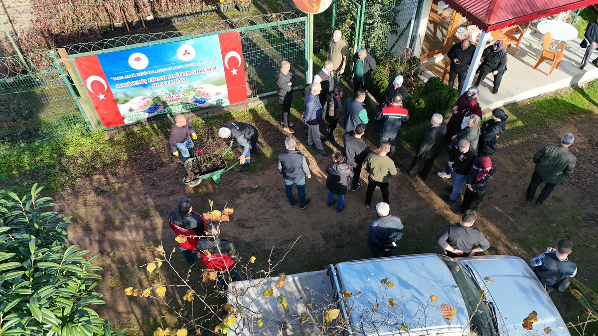 giresuntarim's tweet photo. 📍 Bulancak’ta Çiftçilere Sertifikalı 🫐Maviyemiş Fidanı Dağıtımı Gerçekleştirildi

👨‍🌾Bakanlığımız #TAKE Projesi kapsamında %70 devlet katkısı ve %30 çiftçi katkısı olmak üzere 13 üreticimize toplam 3.250 fidan dağıtıldı. 

Haberin detayı: 
🔗https://t.co/LXJWST05rp

@TCTarim https://t.co/4VIq3gMOq9