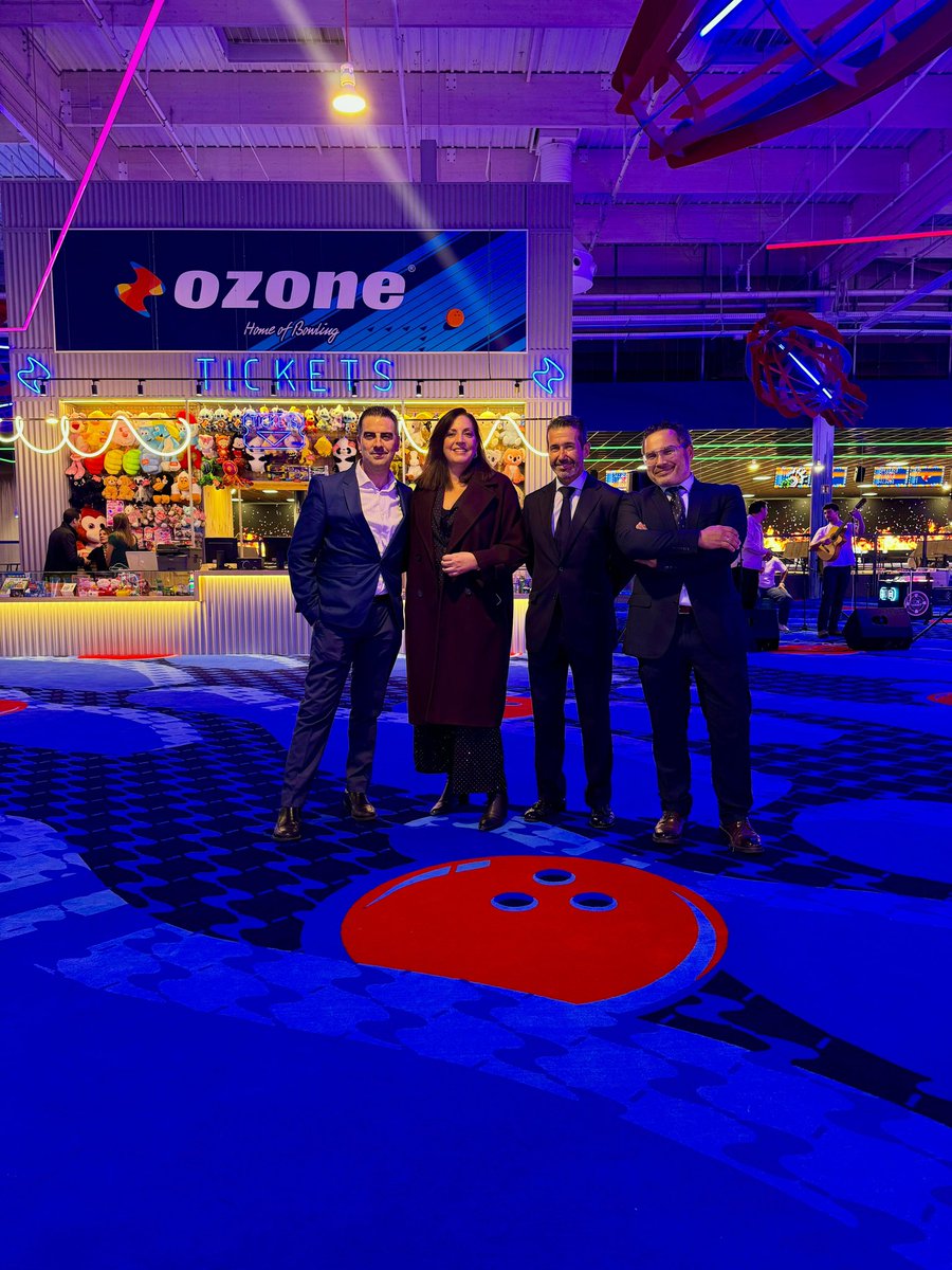 inerziaasesores's tweet photo. Ayer tuvo lugar la inauguración de Mega Ozone Bowling en el centro comercial Aleste Plaza. Desde Inerzia, como gestores del centro, nuestro equipo de Property estuvo presente en este importante hito. #Inerzia #GestiónComercial #AlestePlaza #OcioSevilla https://t.co/dZ6ISvppCm