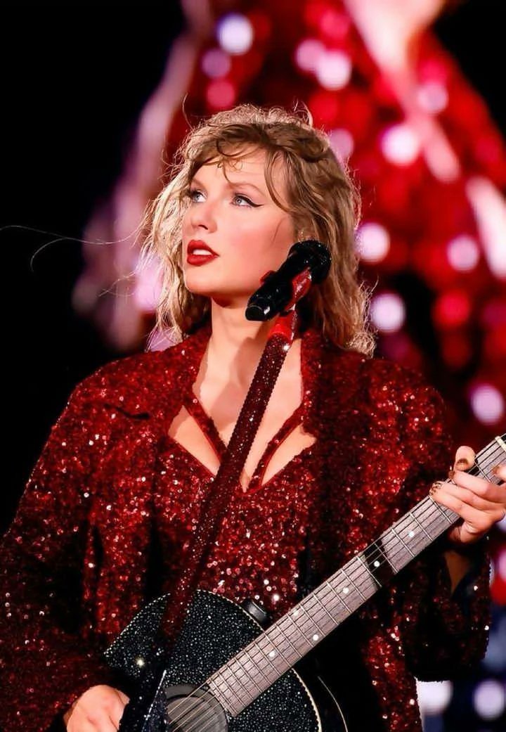 SwiftiesPHL's tweet photo. Taylor once said Red captures โthe emotions that are fiery, intense, and out of control.โ
This #Swiftmas, unwrap every emotion that made us feel everything.
๐ Find your Eras Tour joy on @disneyplusph this December 12. #DisneyPlusPH #SwiftiesPhilippines https://t.co/uiDCYYO8Ot