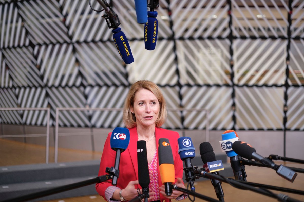 À Bruxelles, un nom domine toutes les conversations : <a href="/kajakallas/">Kaja Kallas</a> .
Ce n’est plus la « cheffe de la diplomatie européenne » qu’on évoque aujourd’hui, mais la femme sous laquelle le service diplomatique de l’Union européenne à Bruxelles (EEAS) vient d’être perquisitionné de fond