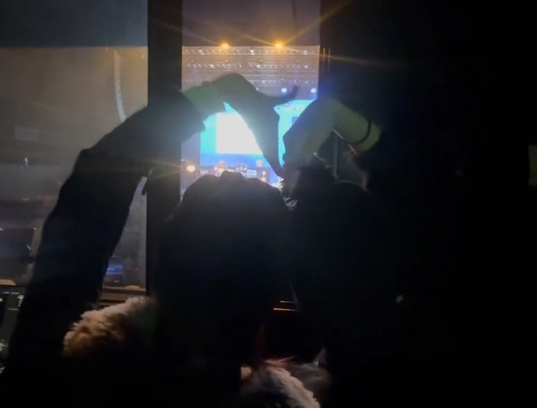 supportive gf karina and ningselle having a concert date in winter's show, they're never beating the aespa as 2 sets of gfs allegations 😭