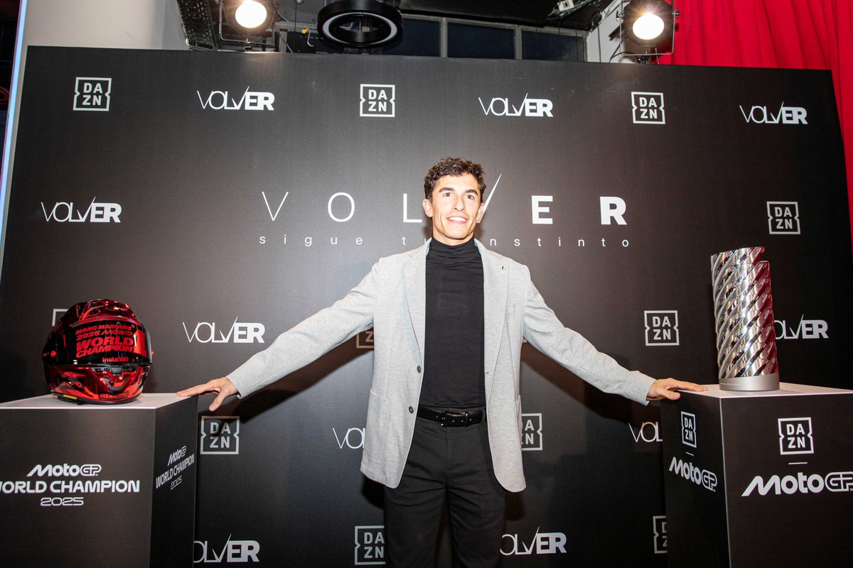 ducatiesp's tweet image. Ayer estuvimos con @marcmarquez93 en el preestreno de “Volver” en Madrid. El primer episodio ya está disponible en @DAZN_ES . 

Nuestra Panigale V2 estuvo en la entrada, celebrando pasión, superación y el espíritu de motor. 

#Ducati #DucatiPanigaleV2