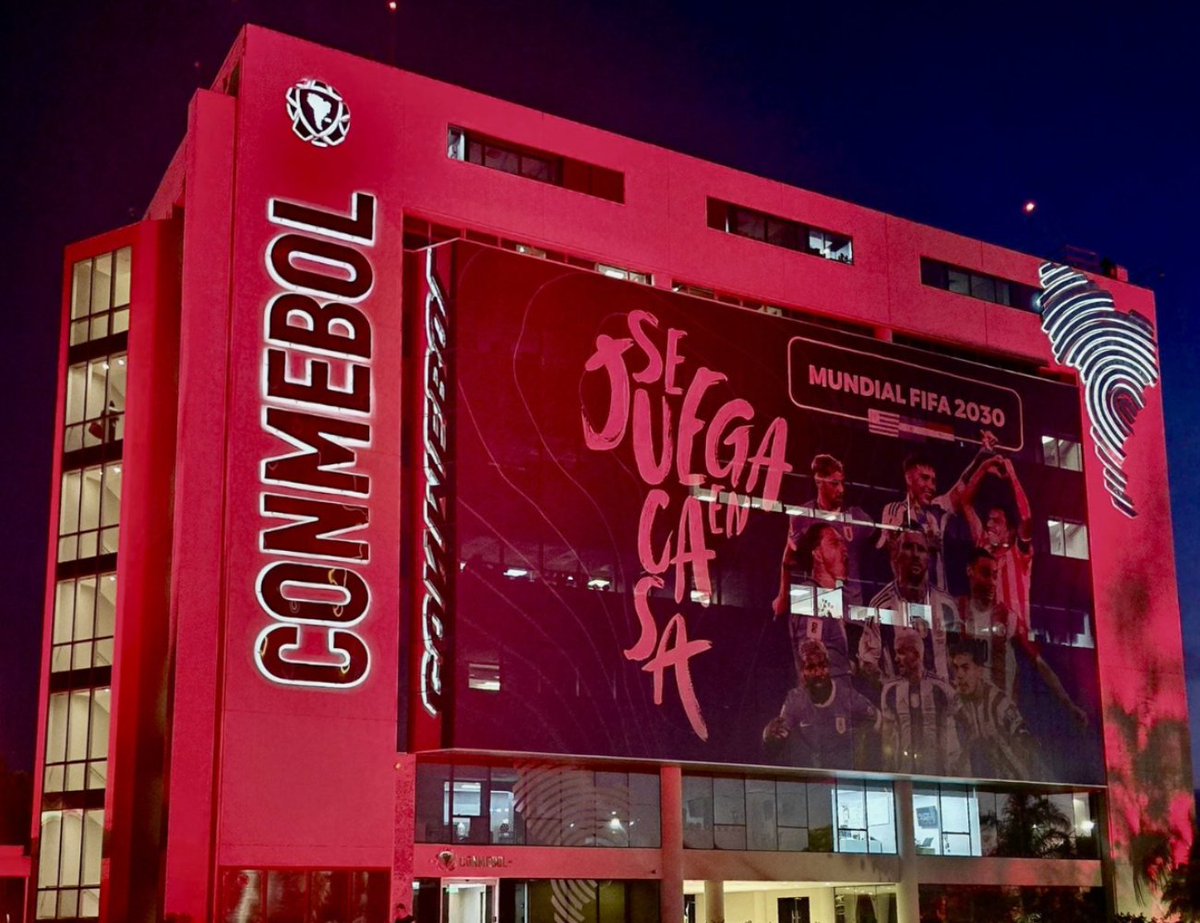 Declarar como baldío un predio totalmente construido no es un error administrativo. Es un mecanismo usado para reducir o evitar el impuesto inmobiliario y saltar controles. La sede de Conmebol opera en un complejo edificado, pero Luque la registró como si fuese un terreno vacío.