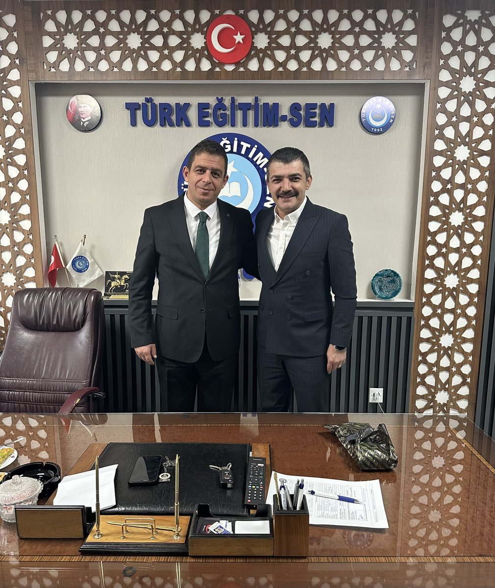 Türk Eğitim -Sen 1 nolu Şube Başkanlığına seçilen değerli kardeşim, dostum Murat Meral’e tebrik ziyaretinde bulundum.
Başarılar diliyorum.