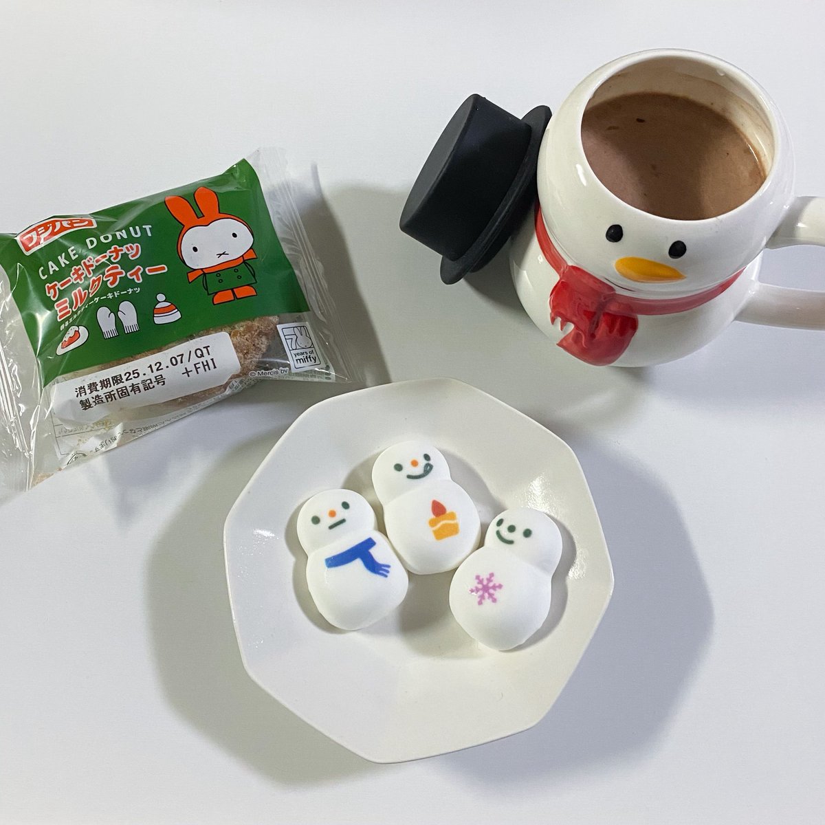 マシュマロの雪だるまと、マグの雪だるま、夢の共演ですね⛄☕🤍