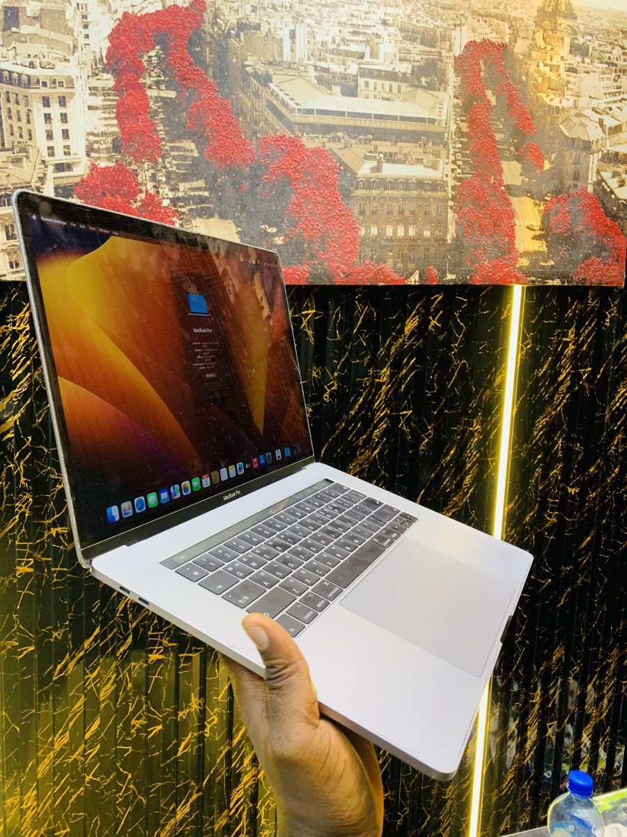 KUNO_INTEGRATED's tweet photo. 🔊Deal‼️ Apple MacBook Pro 2017 16inches
16gb ram
512gb ssd 
Core i7
4gb dedicated 
Keyboard Light
Touch Bar: ✅
Os: Ventura 
Battery Life: Excellent

Everything works great! 

Price: N600,000 https://t.co/xIqa14XN9K