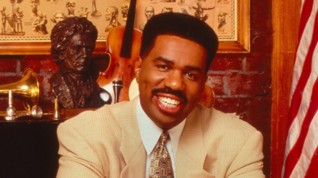 Cultination1's tweet image. Du garçon bègue et moqué à un milliardaire.  

Son ascension fulgurante commence avec The Steve Harvey Show (1996-2002), une sitcom qui le propulse comme star de la comédie. 

Puis, il conquiert la radio avec The Steve Harvey Morning Show, écouté par des millions, et la…