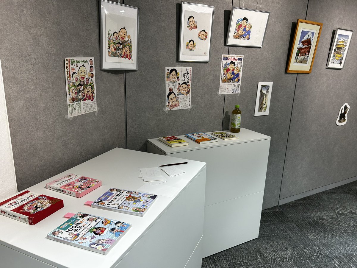 大阪芸術大学キャラクター造形学科33-106教室(あのお城の校舎）にて『手描き(あなろぐ）マンガ家二人展』
開催です。
12月3日(水）〜10日(水)
10時〜18時まで
(最終日は16時半まで　土・日休み)
我々手描きマンガ家の人生の片鱗をぜひ垣間見てください。