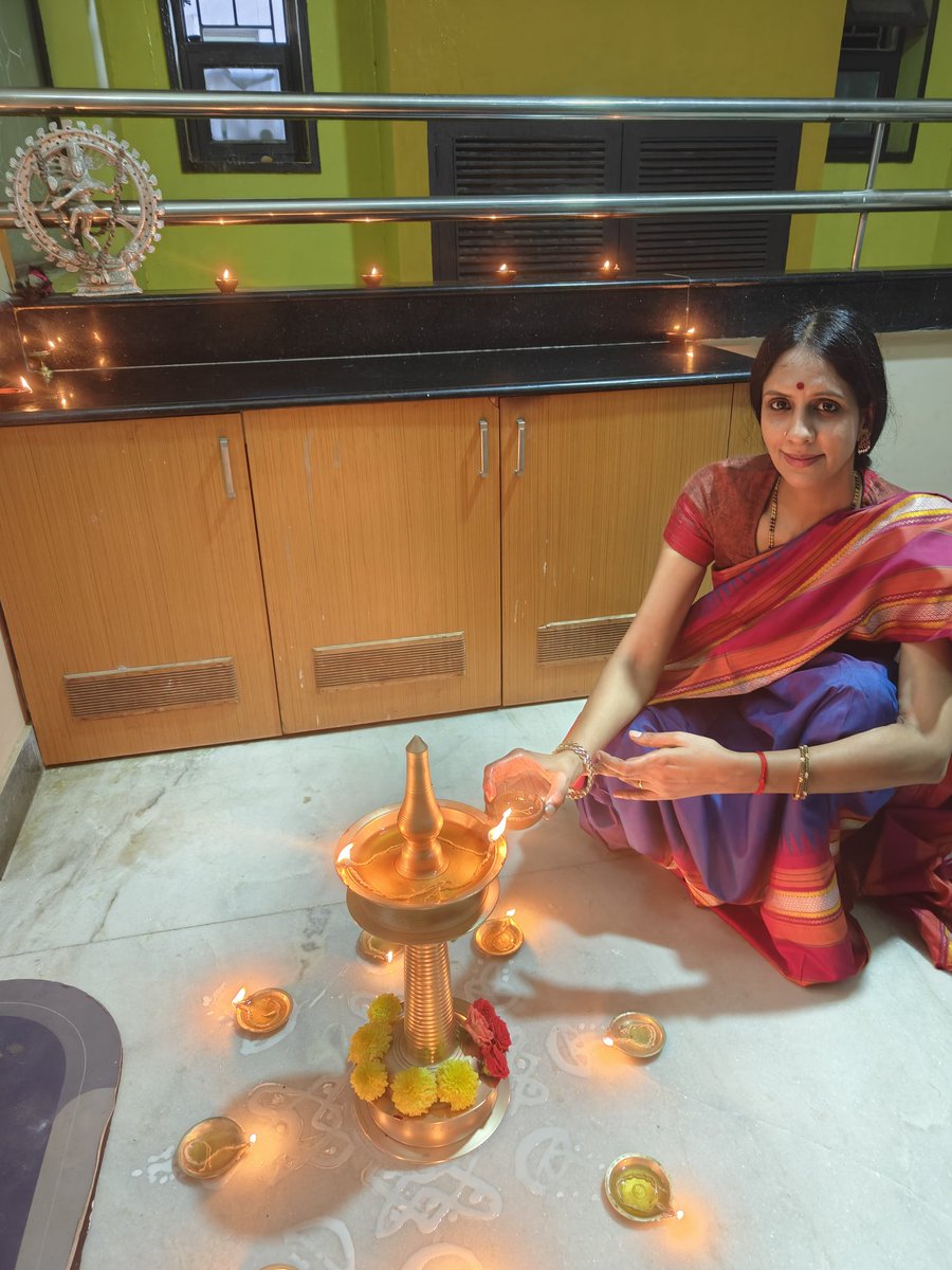 ranjanigayatri's tweet image. Happy Karthigai Deepam! Annamalaiyanukku arohara!