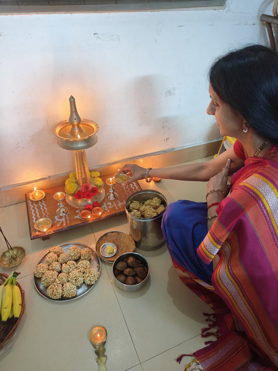 ranjanigayatri's tweet image. Happy Karthigai Deepam! Annamalaiyanukku arohara!