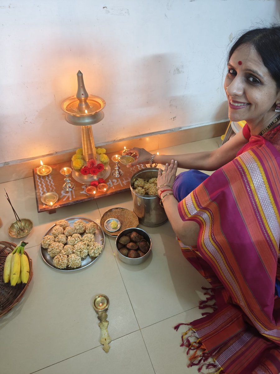 ranjanigayatri's tweet image. Happy Karthigai Deepam! Annamalaiyanukku arohara!