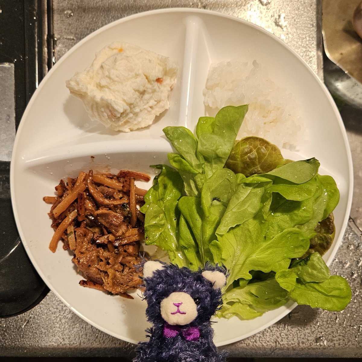 itatakomasu's tweet photo. 25.12.03

점심 감자샐러드, 밥, 츄카 불고기, 쌈채소
저녁 키위, 두부샐러드파스타

📍🏠

#문어밥 https://t.co/6XF621Fw8X