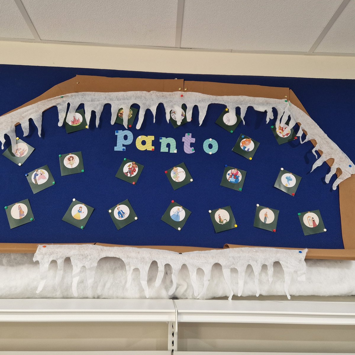 KnebCommLibrary's tweet image. Something exciting is coming to Knebworth Library ... its nearly here!

#KnebworthLibrary #xmasatthelibrary