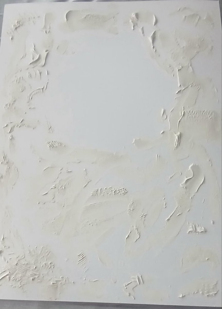 Missatoshi_girl's tweet image. 👋🧡
Étape 2 
Comme promis je vous partage chaque étape de ma nouvelle réalisation.
Pour pas faire simple alors que c'est tout nouveau pour moi , et oui plus à l'aise avec mes spay can , je suis partie sur un format 80 par 60  
 Énorme 😅
Hé bien pour le moment je suis assez