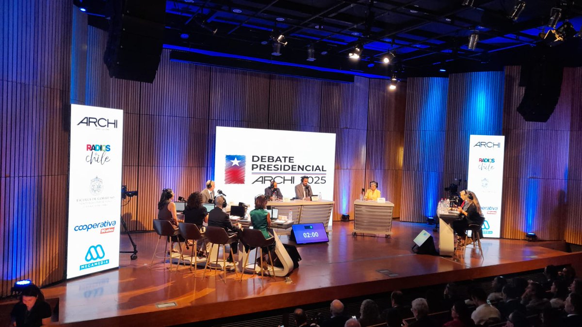 Más de 4,7 millones de personas están escuchando el #DebateArchi2025
Síguelo en vivo a través de archi.cl

@gobiernouc

#Candidatos #Elecciones #DebatePresaidencial #RadiosDeChile