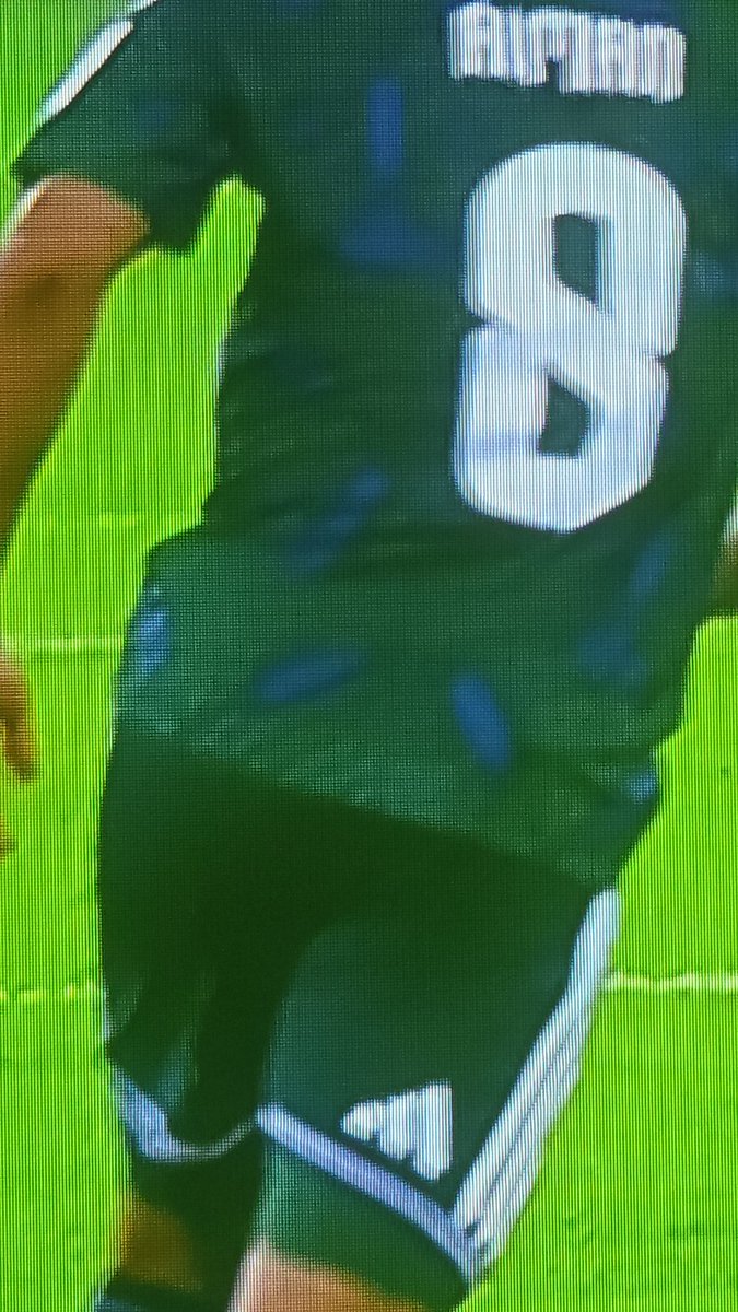 Ghalb63146255's tweet image. علشان تعرفون ليش يرشحونهم في كل مناسبه هم ولعيبتهم...
شاهد المسئولين كيف غيرو شعار المنتخب ووضعوا الازرق..