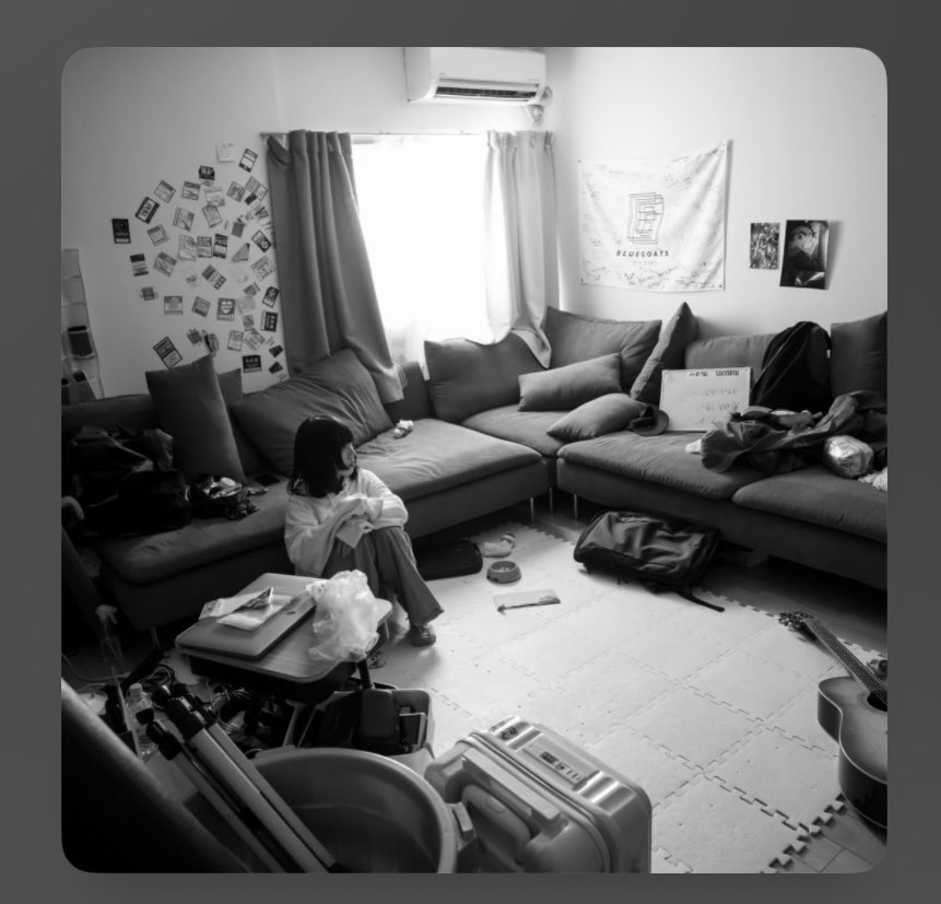 新曲を
仕事しながら
聞いてたら
上司に見つかり
叱られたオレ

イヤホンダメダメ🙅‍♀️

……

その後も隠れて聞き続けたことは……
内緒です🤫（笑）

良すぎるよ〜🎶

#BLUEGOATS