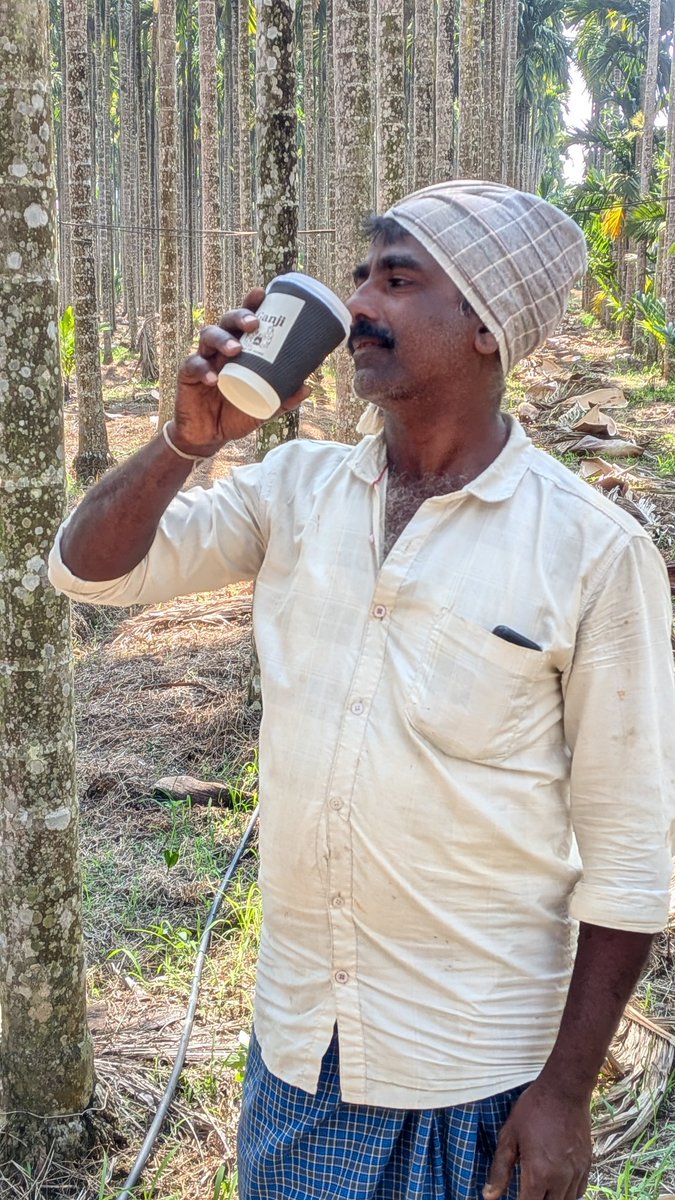 ganjidrinks's tweet photo. Meet the guardian of our soil 🌾
He chose the harder path when shortcuts were easier.
Purity isn’t convenient. It’s a choice.

Every cup of Ganji carries decades of love for the land.
Real strength grows quietly 🤎

#RagiGanji #FarmerStory #PureByChoice #LocalFarming https://t.co/4BVAn2omm4