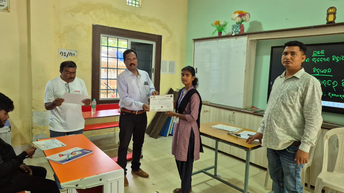ମହିଳାଶ୍ରମଜୀବୀ ସଂଗଠନ କୋରୁକୋଣ୍ଡା ବ୍ଲକ ଦ୍ୱାରା "ପରମ୍ପରା ବିକାଶ ଯାତ୍ରାରେ" "ଗ୍ରାମୀଣ ଉଦ୍ୟଗ" ଏବଂ "ବିକଶିତ ଭାରତ-2047" ବିଷୟ ବସ୍ତୁକୁ ନେଇ  ସ୍ୱାମୀଶିବାନନ୍ଦ ସରକାରୀ ଉଚ୍ଚ ମାଧ୍ୟମିକ ବିଦ୍ୟାଳୟ ଠାରେ ପ୍ରବନ୍ଧ ଏବଂ ଚିତ୍ରାଙ୍କନ ପ୍ରତିଯୋଗିତା କରାଯାଇଛି ।
#indigenousyatra2025 #ViksitBharat2047 #drowingart #Essays