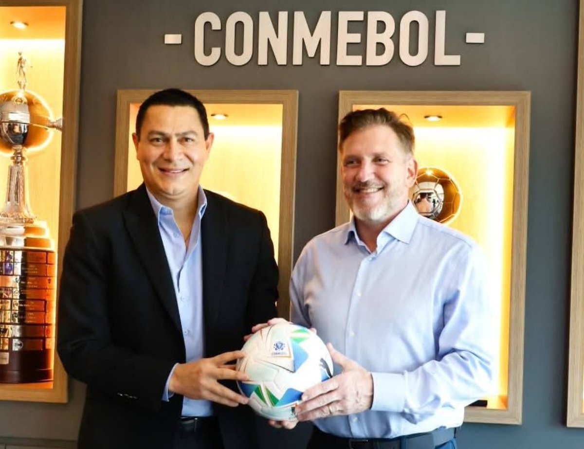 La categoría de baldío y el ocultamiento del expediente exigen respuestas del intendente Carlos Echeverría, colorado y cercano a Domínguez. Debe entregar la documentación y la Fiscalía intervenir, porque podría tratarse de evasión de impuestos.