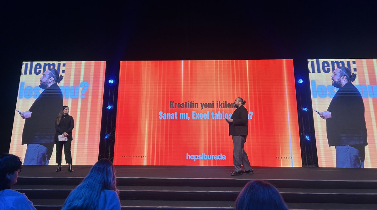 Hepsiburada Marka Direktörü Begüm Gönlüşen Gencer: “Veri bize ‘ne’ olduğunu söyler ancak ‘neden’ olduğunu söyleyen duygulardır. Biz markayı inşa ederken 3 ana noktaya bakıyoruz: 1. İnsan, 2. Veri, 3. Hikaye. Veri haritayı verir, duygu ise yönü.” #MarketingTürkiyeTTS