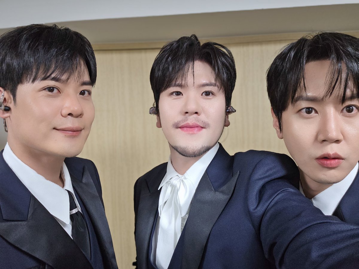 2025 더벨 송년음악회

오늘 함께 자리해 주신 모든 분께 감사합니다💖

무대에 뜨거운 응원 보내주셔서 감사드리며
라포엠과 함께 따뜻한 연말 보내시길 바라겠습니다🫶

#LAPOEM #라포엠
#2025더벨송년음악회
#유채훈 #최성훈 #정민성
#YouChaehoon #ChoiSunghoon #JeongMinseong