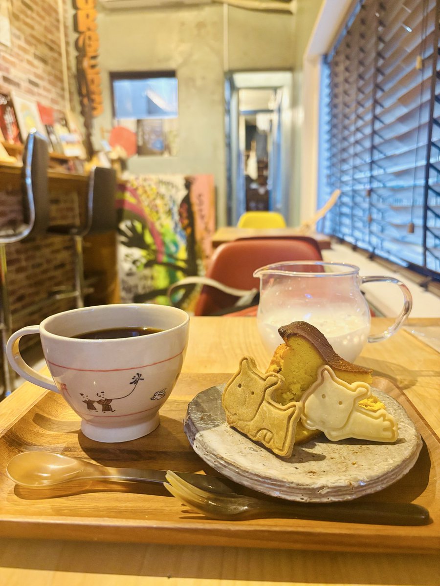 スティーヴさんの新・太古堂(奈良)へ㊗️
可愛くて素敵な店内に、美味しい有機コーヒーとSONOさん手作りチーズケーキめちゃ美味しかったです😋

スティーヴさん明後日からは東京だそうです🗼
12/5 @barisshee 
12/6 @yorikoichinomiya 
12/7 <a href="/newsannai/">ニュー・サンナイ</a> 

太古堂は12/10から？の予定だそうです！