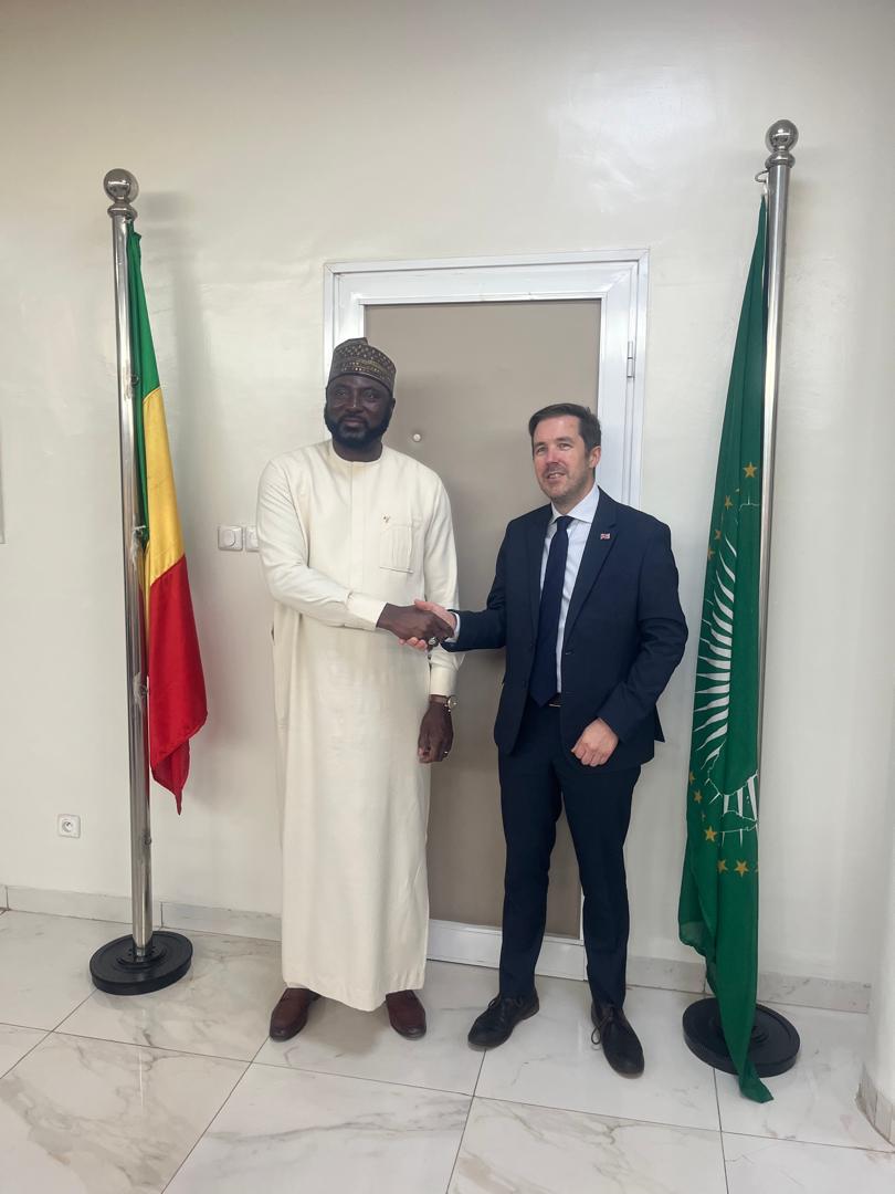 Le 21/11/2025, SEM Mamadou TANGARA, Haut Représentant de l'UA &amp; Chef de la MISAHEL a reçu SEM Angus McKee, Ambassadeur du Royaume-Uni au Mali. Les échanges ont essentiellement portés sur les pistes de renforcement de partenariat entre le Royaume-Uni et l'UA