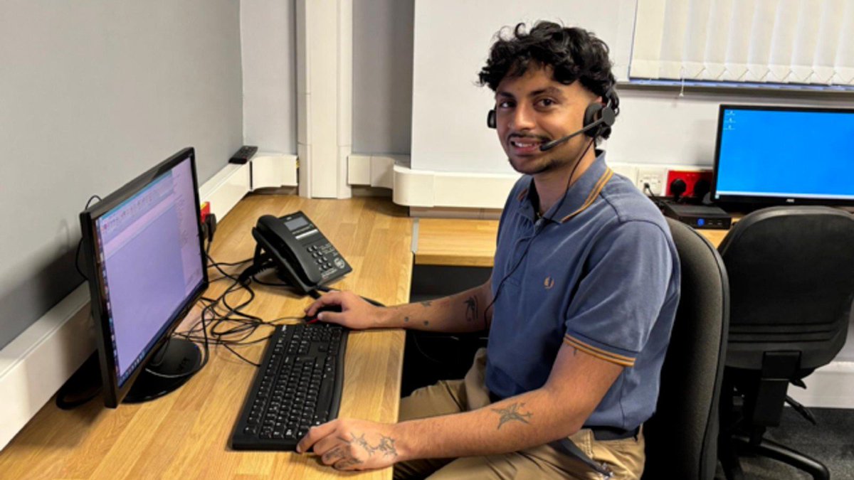 You rarely see the story behind a calm voice on the phone. For Max Gill, one of our Virtual Receptionists, helping someone stay calm in a tough moment is what makes the job matter.

People like Max show the care that goes into every call.
Learn more: hubs.la/Q03WC9mZ0