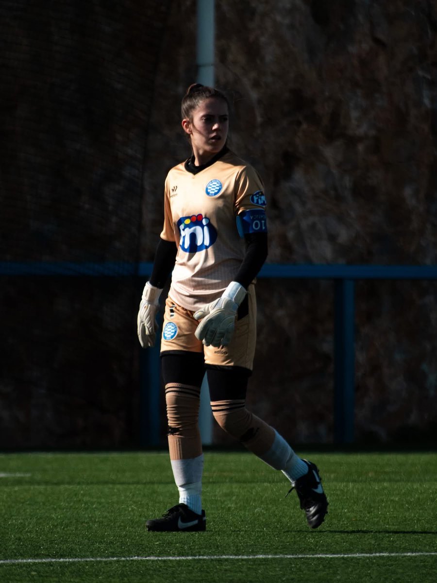 CPglovesES's tweet photo. 💛 ISIS 🤍

🟡 Los guantes son un accesorio del portero que le da un toque personal, sube la autoestima e impone.

🤩 @aliciaalopez_ nos molan tus guantes 😏.

📸 @fotofutfemmurcia gracias por la foto. https://t.co/h9ZTczxzPO