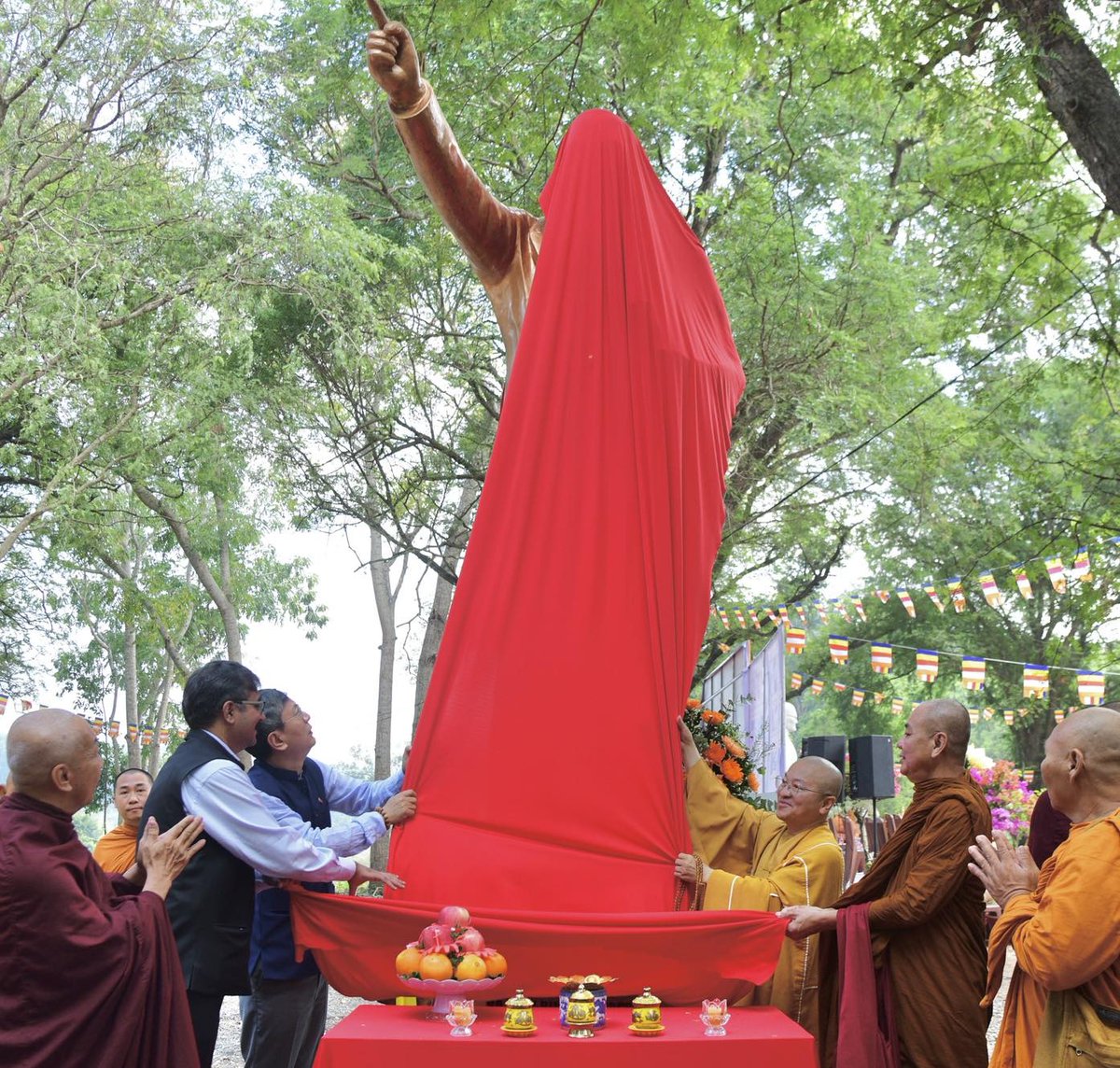 Neelam_Culture's tweet photo. #JaiBhim🔥🔥🔥🔥
"Indian Crusader For Social Justice"
#Bodhisattva #BabaSaheb #Purachiyalar #Dr #BRAmbedkar was unveiled in Ho Chi Minh City,Vietnam! @beemji https://t.co/sPRJnU606v
