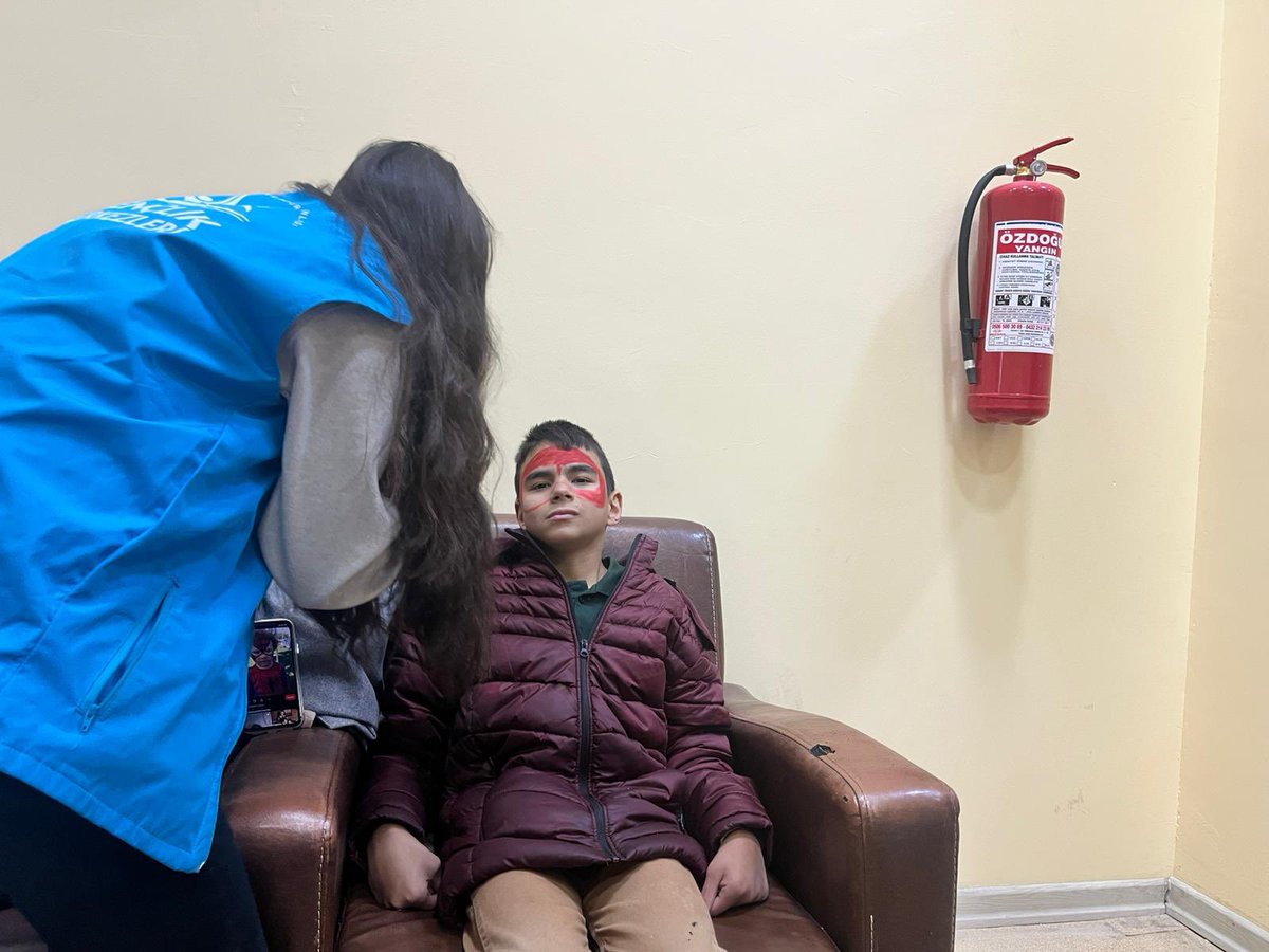 3 Aralık Dünya Engelliler Günü kapsamında Bakım Rehabilitasyon ve Aile Danışma  Merkezini ziyaret ettik.
Öğrencilerimizle birlikte keyifli etkinlikler gerçekleştirdik, paylaştığımız küçük ikramlarla yüzlerde sıcak bir tebessüm bıraktık. ❤️