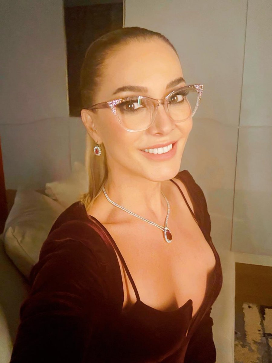 Keşke annem olsaydı konuşmak isteyen var mı
#dolunaysoysert #unlu #türkünlü #magazin #gündem #oyuncu 
#dizi #film #ünlü #Tiktoker #TikTok