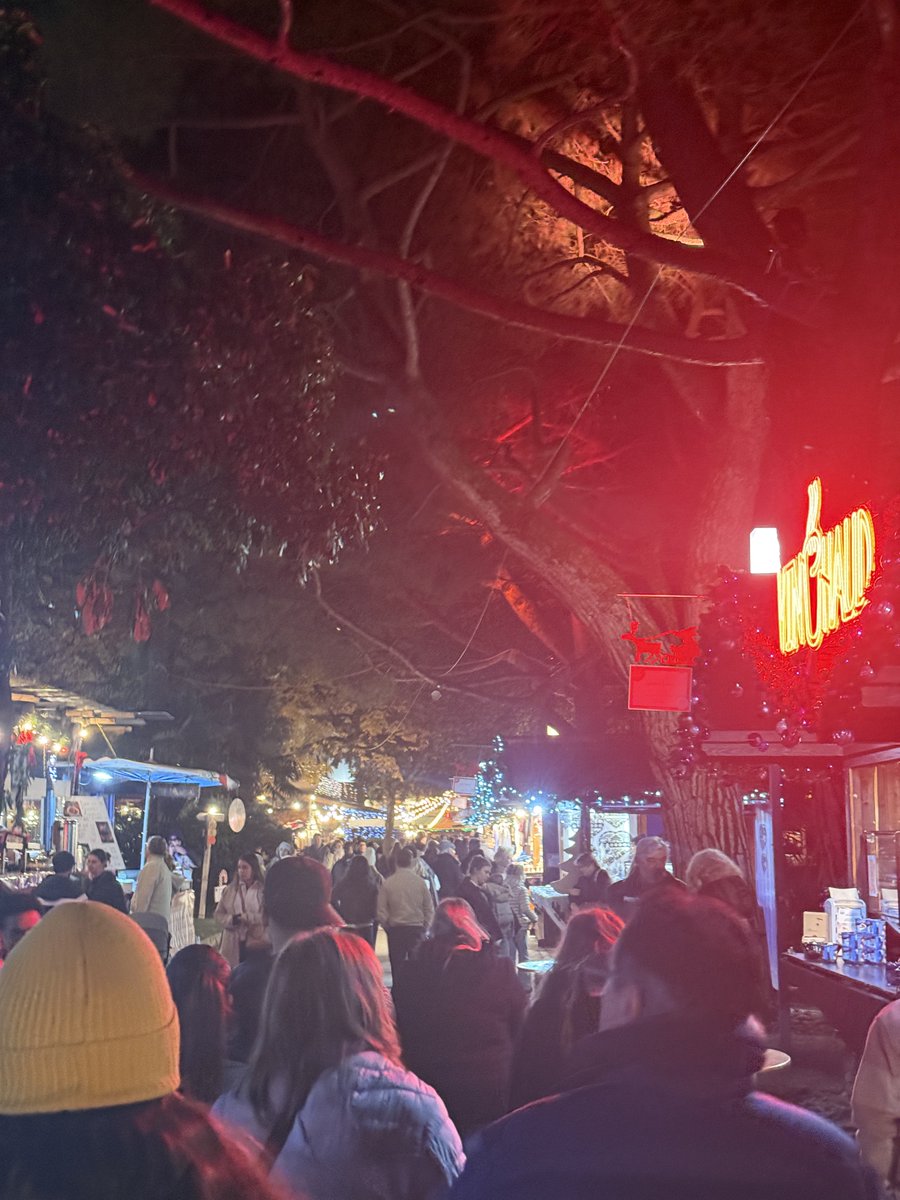 petrella__'s tweet photo. A Christmas Market in Switzerland that has a Santa fly over.. I wish the US did things like this https://t.co/rhHh16s8ba