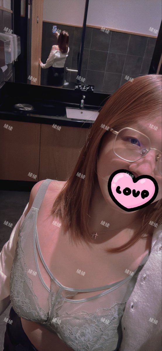 第一次在星巴克補照片 
緊張的要死 也算成功了