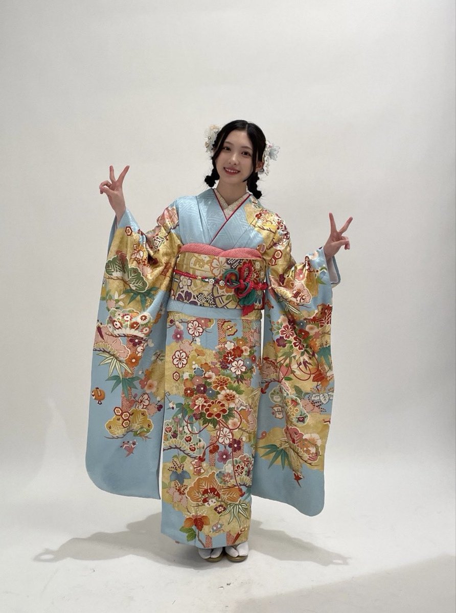 谷口愛季ちゃんは、着物を纏うと四季を映したように凛と咲く和風美人