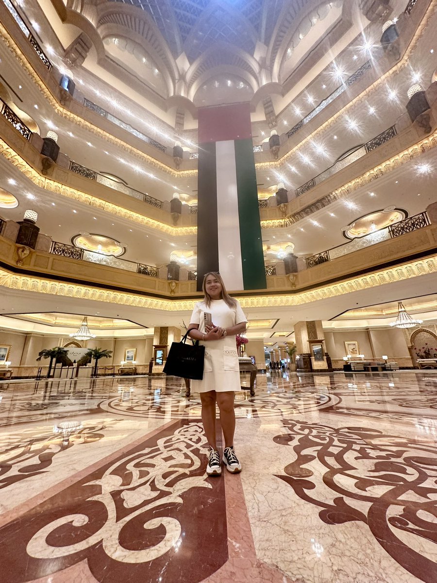 BisdakV's tweet image. Celebrating the 54th UAE National Day in Emirates Palace Hotel.

#AbuDhabi #EmiratesPalace #UAENationalDay #family #leadership